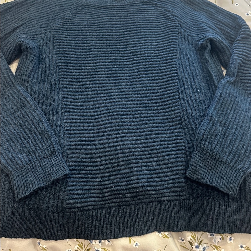 J Brand crew neck sweater in navy w a touch of green - small
wool/cotton blend - Picture 3 of 6